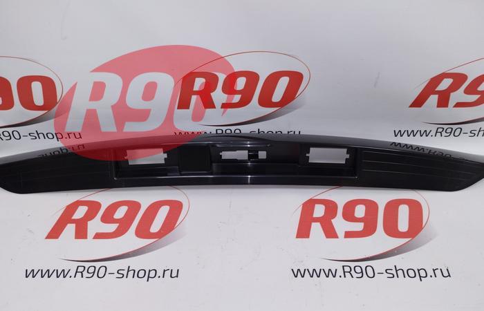 Накладка крышки багажника Гранта FL хетчбек (под кнопку) LADA 8450103779