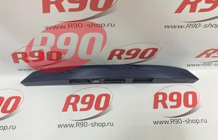 Накладка крышки багажника Веста (под камеру) 8450008087 цвет Блюз (492)