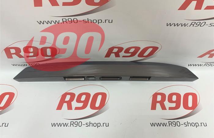 Накладка крышки багажника Веста (под камеру) 8450008087 цвет Фантом (496)