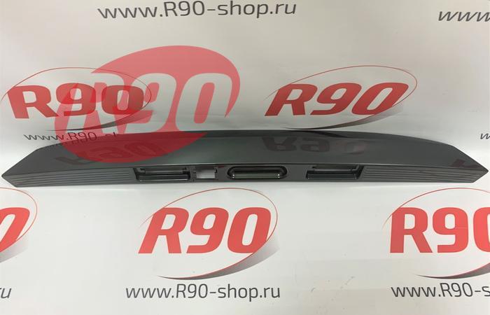 Накладка крышки багажника Веста (под камеру) 8450008087 цвет Криптон (372)