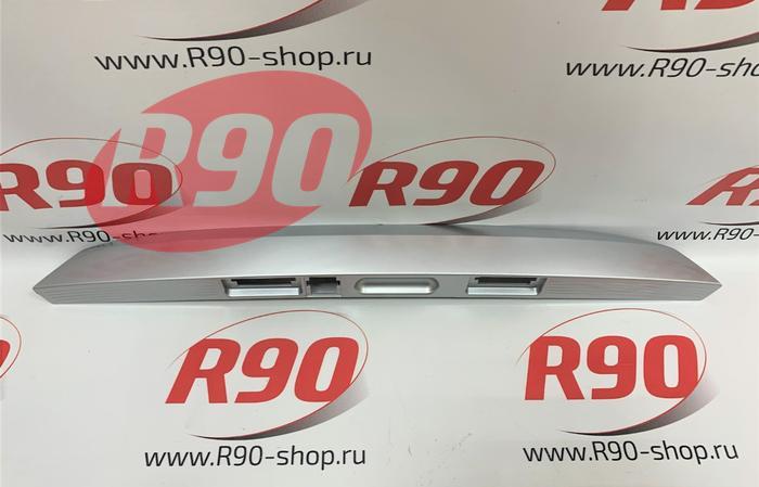 Накладка крышки багажника Веста (под камеру) 8450008087 цвет Платина (691)