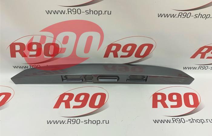 Накладка крышки багажника Веста (под камеру) 8450008087 цвет Плутон (608)