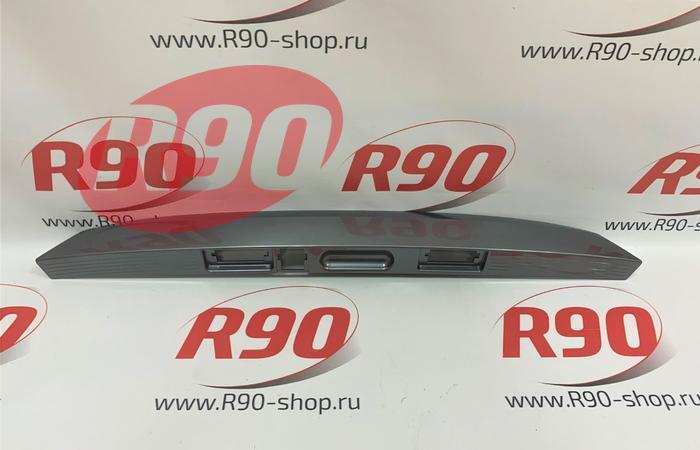 Накладка крышки багажника Веста (под камеру) 8450008087 цвет Плутон (608)