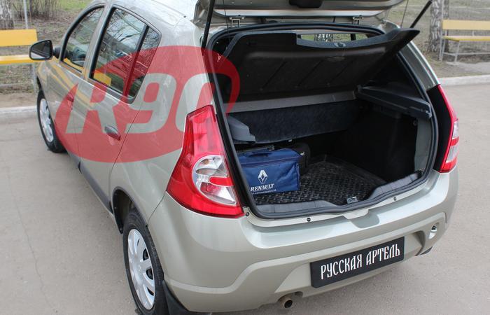 Накладка в проем багажника Сандеро 1 NRS-026302
