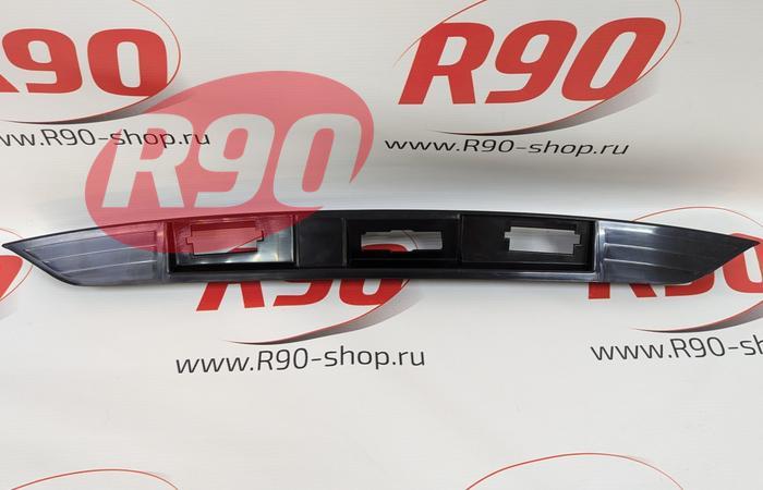 Накладка крышки багажника Гранта FL седан (под кнопку) LADA 8450103775