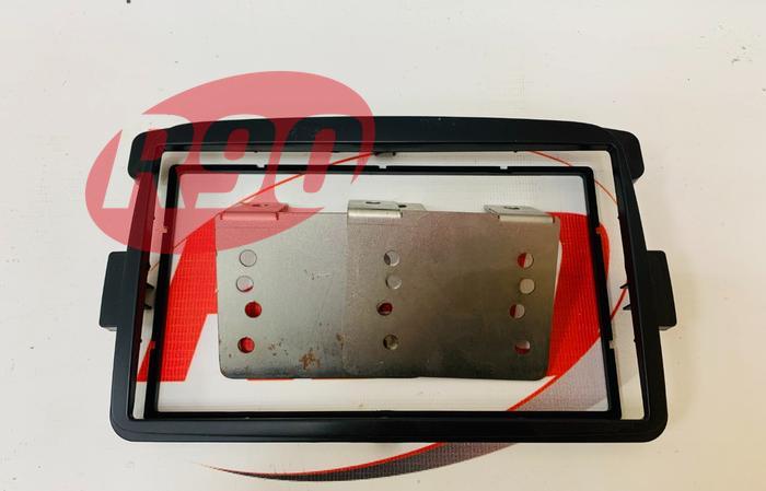 Рамка переходная 2 DIN магнитолы XRAY, Дастер, Каптюр, Сандеро 2